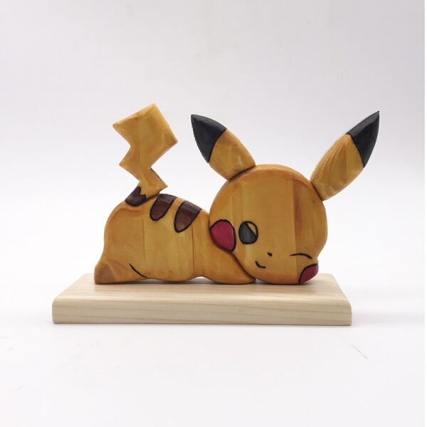 Pikachu che dorme in legno creazione artigianale