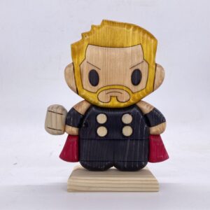 Personaggio Marvel - Thor in legno creazione artigianale