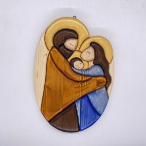 Caldo abbraccio di Sacra famiglia in legno creazione artigianale