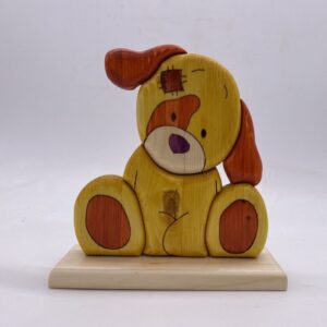 dolce cagnolino seduto in legno creazione artigianale