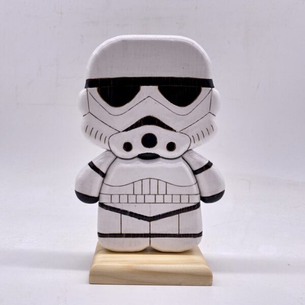 Stormtrooper in legno, personaggio di star wars creazione artigianale