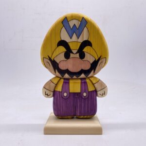 Wario in legno, creazione in legno di Super Mario