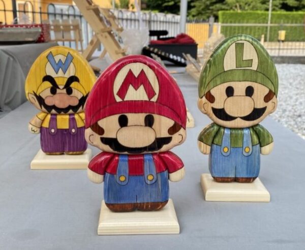 creazione in legno personaggi di Super Mario