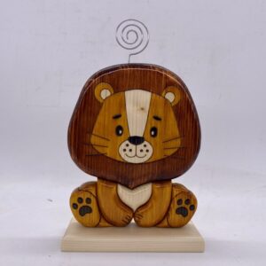 leoncino seduto in legno creazione artigianale