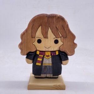 Hermione Granger in legno creazione artigianale