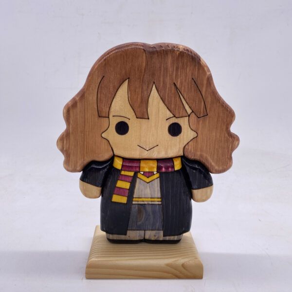 Hermione Granger in legno creazione artigianale