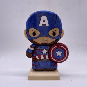 Capitan America in legno creazione artigianale