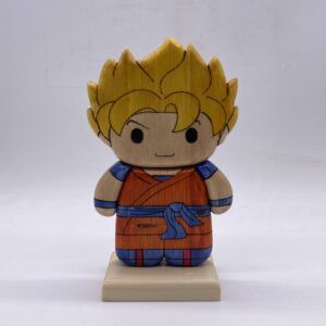 Goku Super Saiyan in legno creazione artigianale