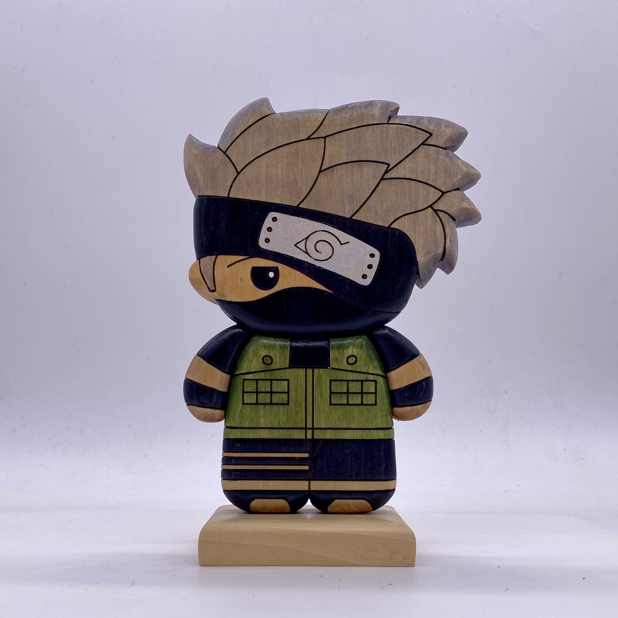 Hatake Kakashi: Il Guardiano Silenzioso di Legno per la Tua Casa